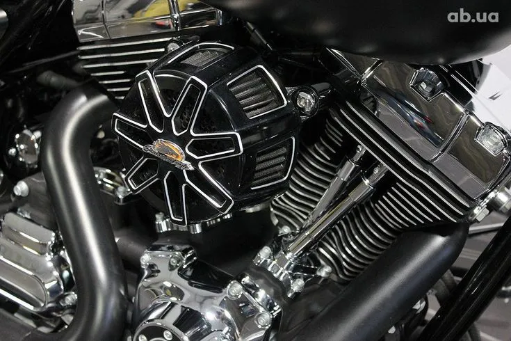 Harley-Davidson FLHXS Image 4